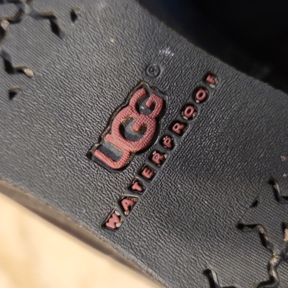 UGG Emalie waterproof wedge ankle bootie, black, size 8 - Picture 7 of 12